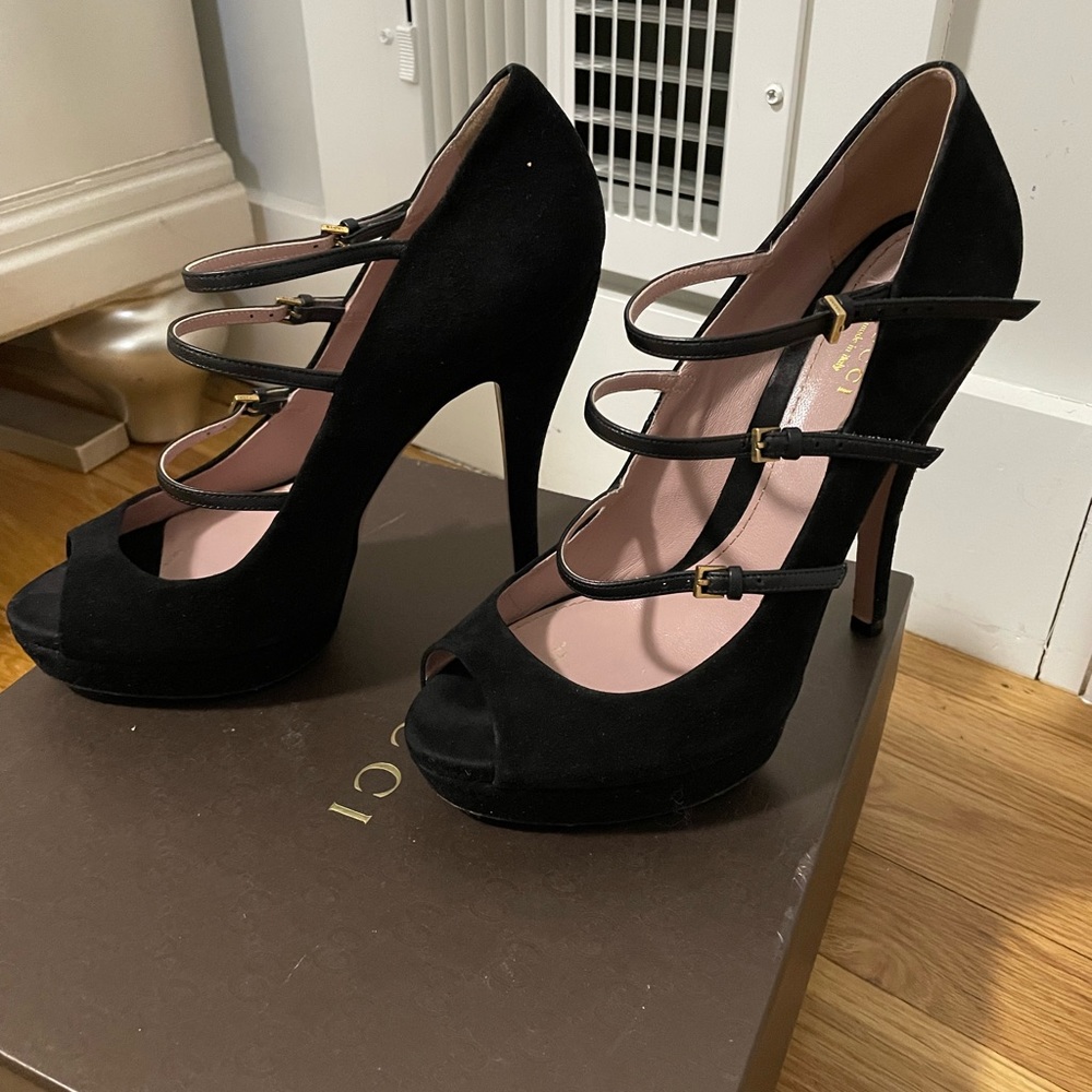 Gucci size 39 heels